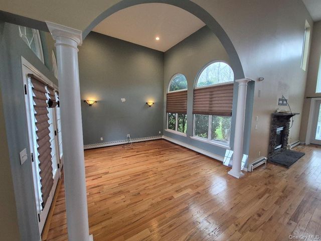 11 Ryan Court, Bohemia, NY 11716