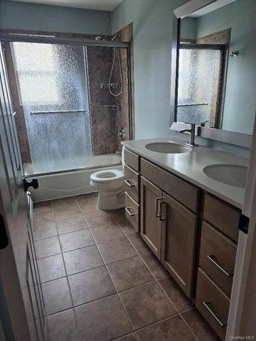 11 Ryan Court, Bohemia, NY 11716