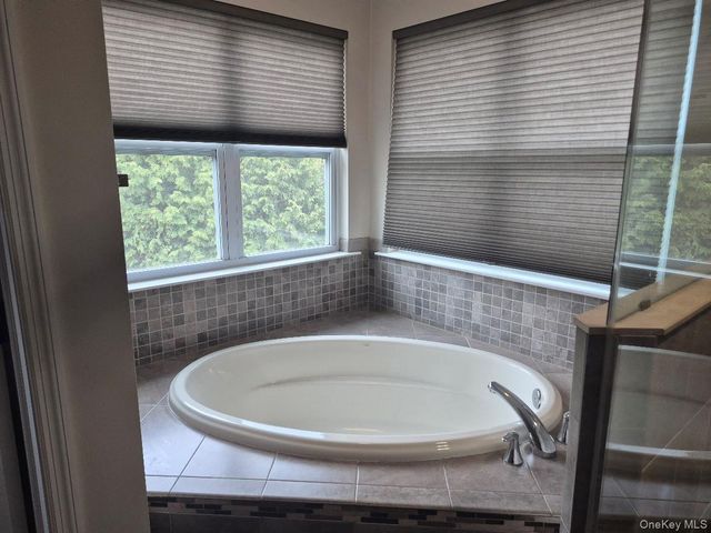 11 Ryan Court, Bohemia, NY 11716