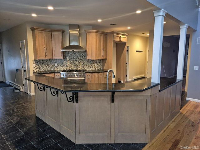 11 Ryan Court, Bohemia, NY 11716