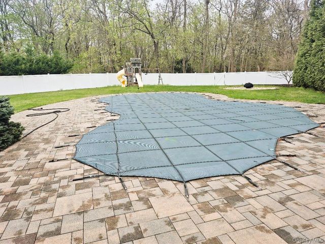 11 Ryan Court, Bohemia, NY 11716