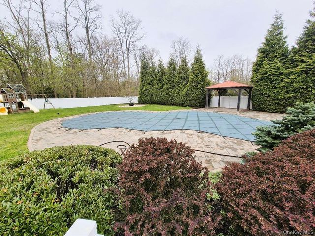 11 Ryan Court, Bohemia, NY 11716