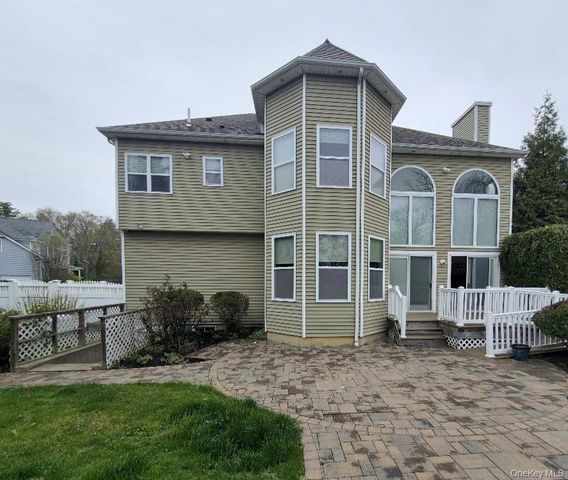 11 Ryan Court, Bohemia, NY 11716