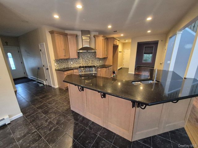 11 Ryan Court, Bohemia, NY 11716