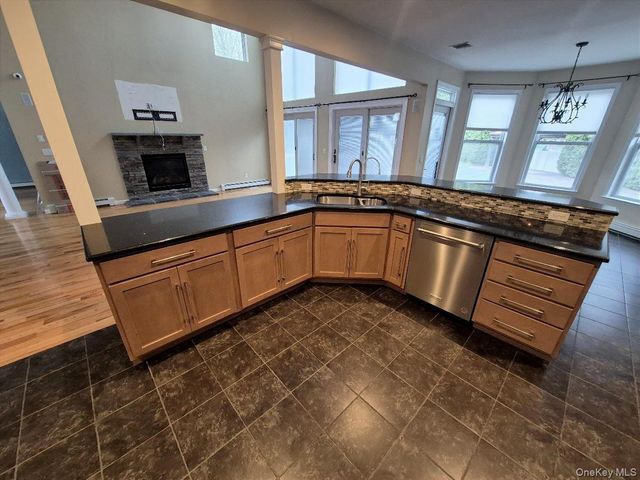 11 Ryan Court, Bohemia, NY 11716