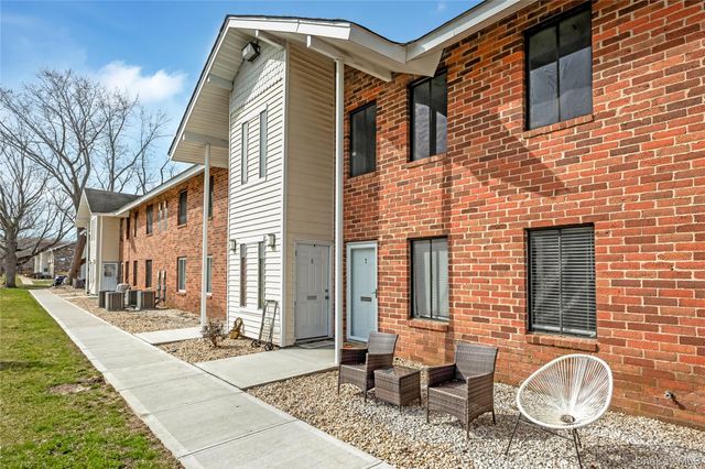 8 Cheyenne Court 8, Coram, NY 11727