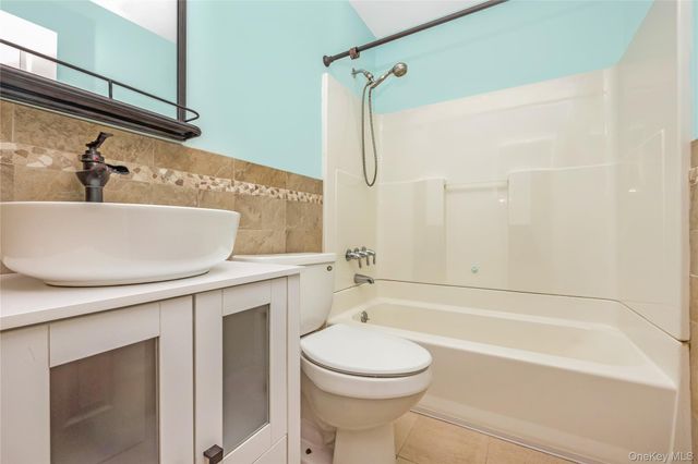 8 Cheyenne Court 8, Coram, NY 11727