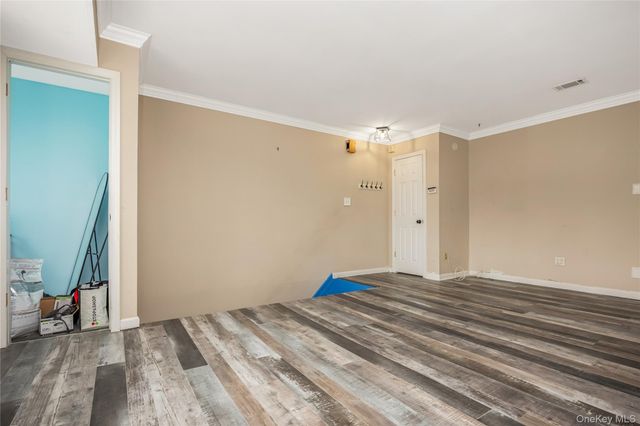 8 Cheyenne Court 8, Coram, NY 11727