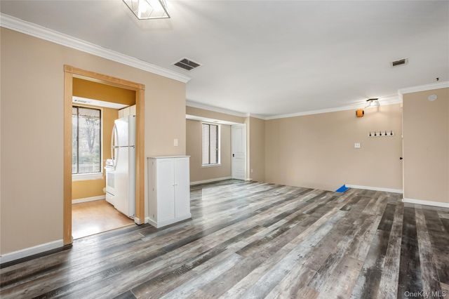 8 Cheyenne Court 8, Coram, NY 11727