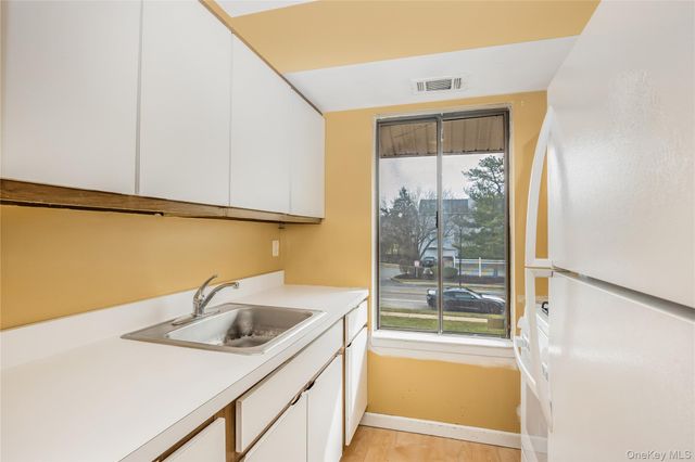 8 Cheyenne Court 8, Coram, NY 11727