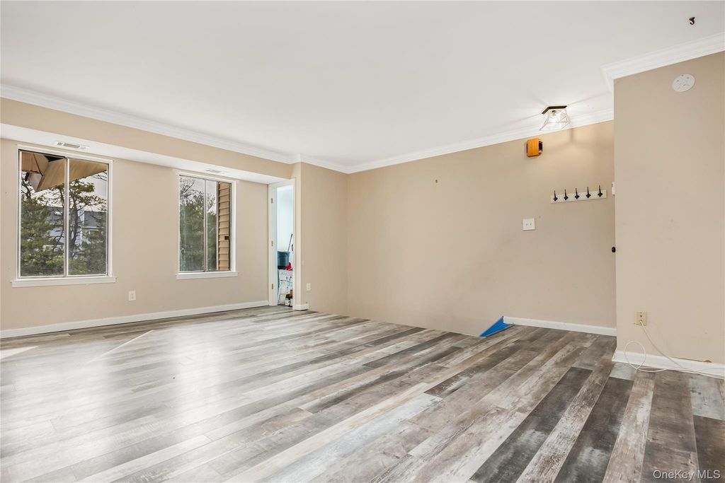 8 Cheyenne Court 8, Coram, NY 11727 — photo 4