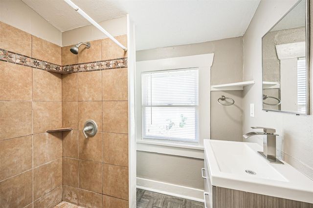 216 Redan Street 5, Houston, TX 77009