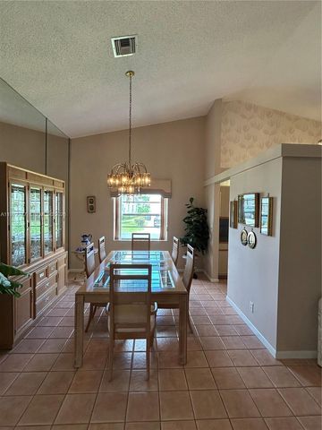 5275 Tiffany Anne Cir, West Palm Beach, FL 33417