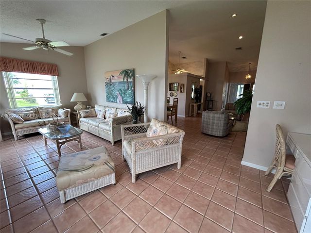5275 Tiffany Anne Cir, West Palm Beach, FL 33417