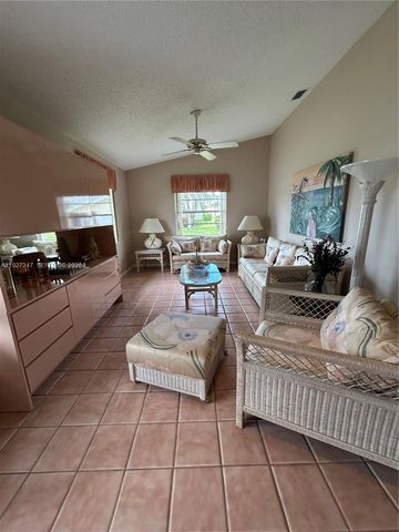 5275 Tiffany Anne Cir, West Palm Beach, FL 33417