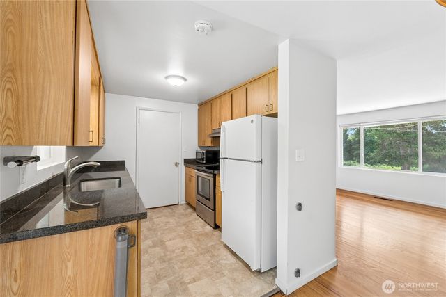 1033 151st Avenue SE, Bellevue, WA 98007