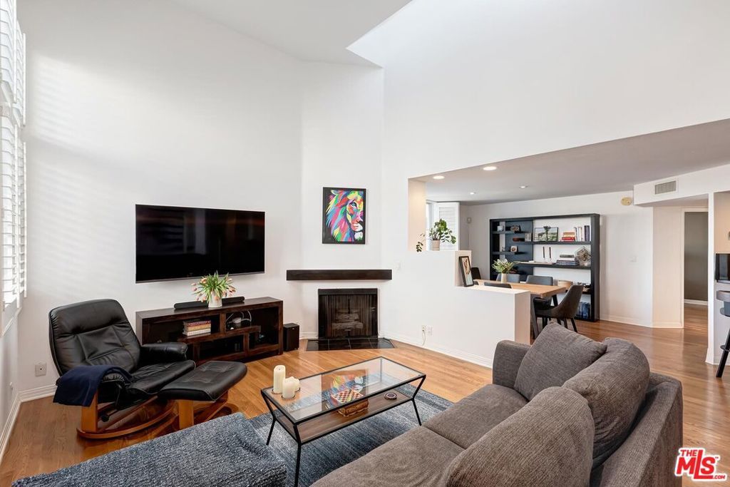 10608 Wilkins Avenue 303, Los Angeles, CA 90024 — photo 2