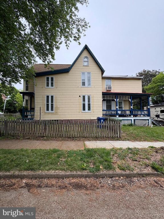 Image 1 of property listing at 401 CALVIN AVE, Baltimore, MD 21218