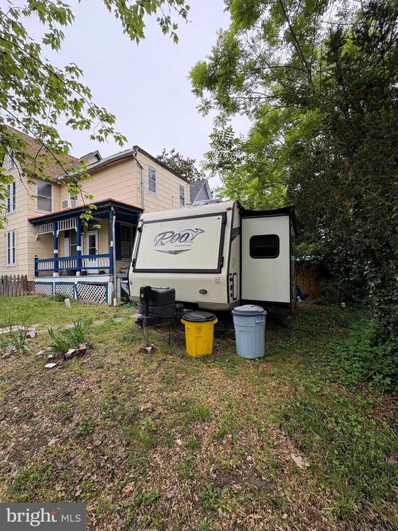 Image 3 of property listing at 401 CALVIN AVE, Baltimore, MD 21218
