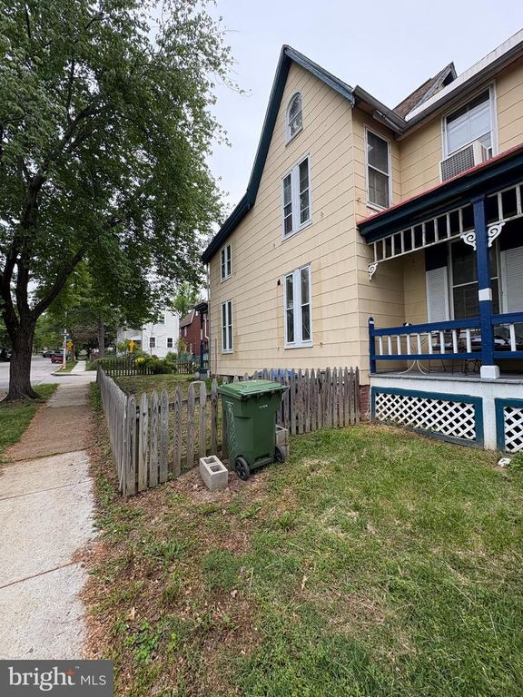 Image 4 of property listing at 401 CALVIN AVE, Baltimore, MD 21218