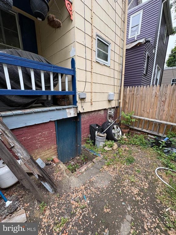 Image 6 of property listing at 401 CALVIN AVE, Baltimore, MD 21218