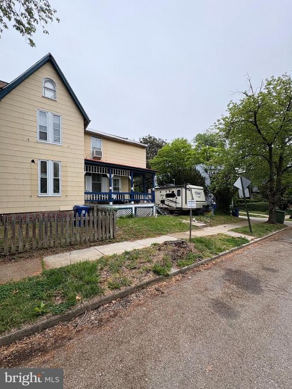 Image 8 of property listing at 401 CALVIN AVE, Baltimore, MD 21218