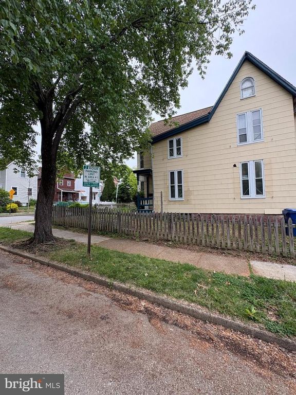 Image 9 of property listing at 401 CALVIN AVE, Baltimore, MD 21218