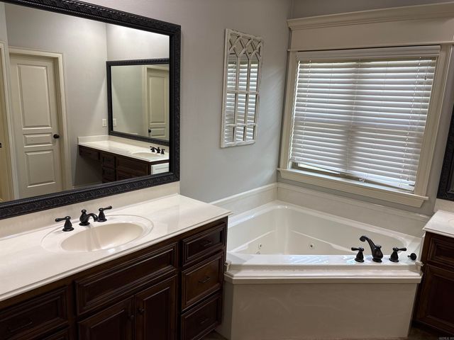 230 Chapel Creek, Conway, AR 72034