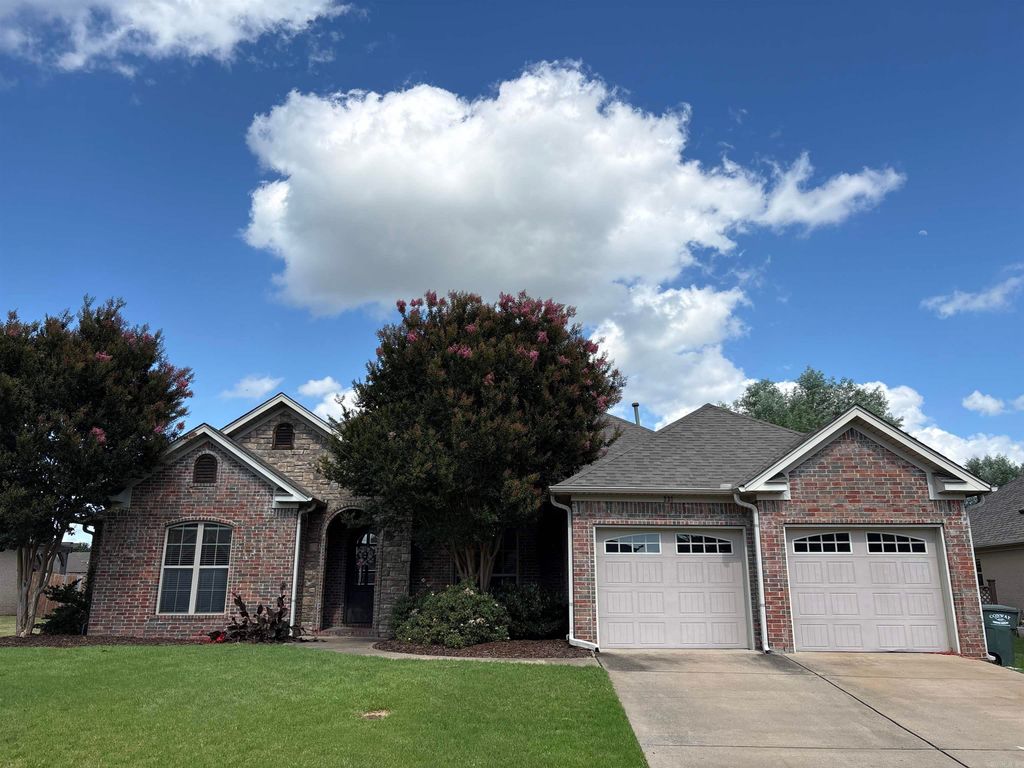 230 Chapel Creek, Conway, AR 72034
