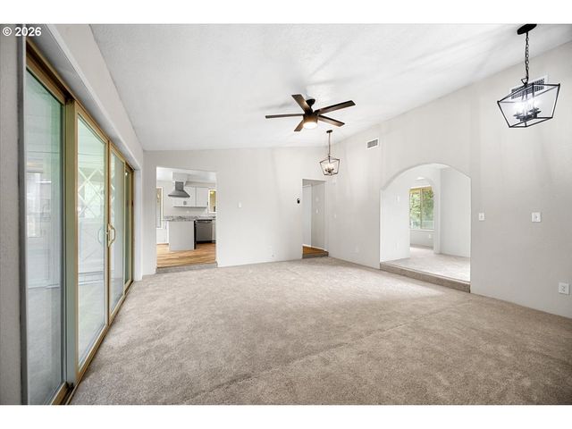 8981 GARDEN VALLEY Rd, Roseburg, OR 97470