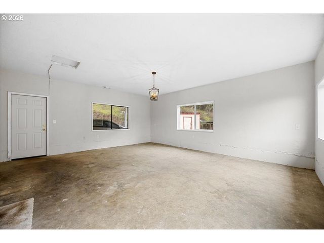 8981 GARDEN VALLEY Rd, Roseburg, OR 97470