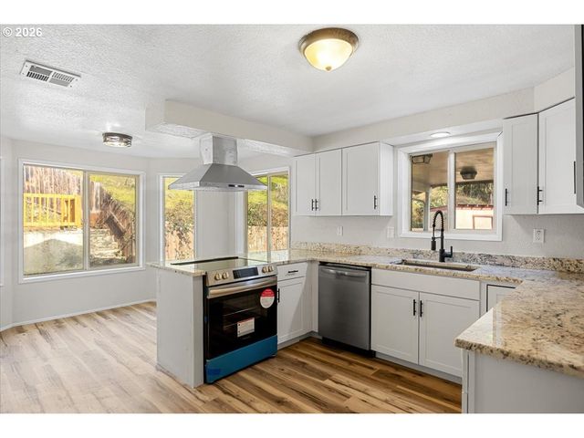 8981 GARDEN VALLEY Rd, Roseburg, OR 97470