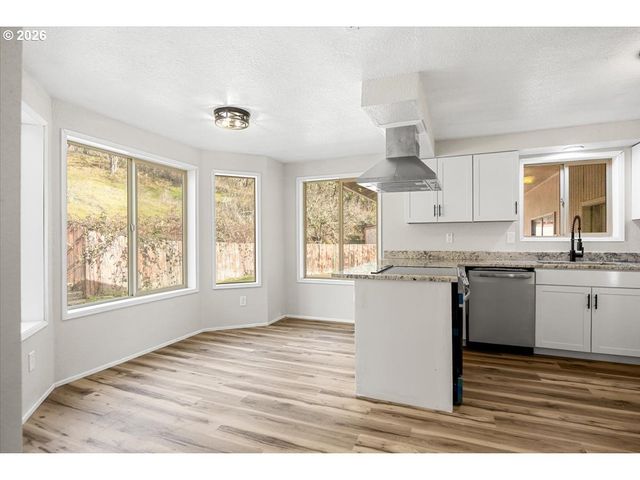 8981 GARDEN VALLEY Rd, Roseburg, OR 97470