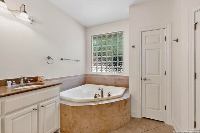 82 Three Lakes, San Antonio, TX 78248