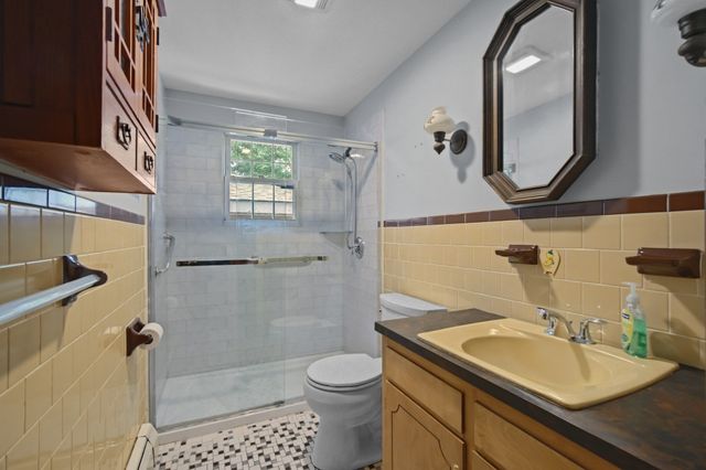 127 Kenmar Dr, Somerset, MA 02726