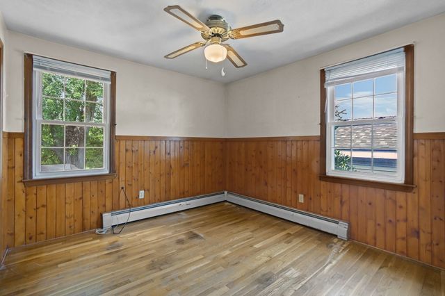 127 Kenmar Dr, Somerset, MA 02726