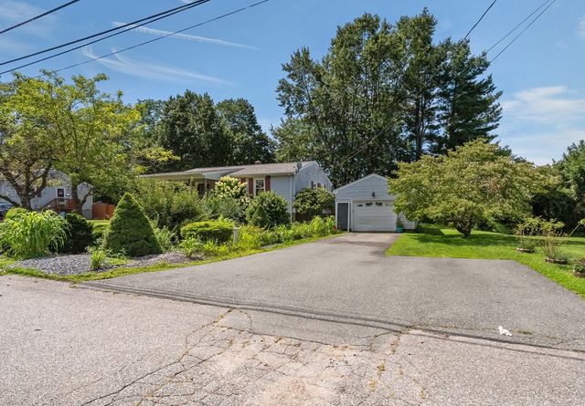 127 Kenmar Dr, Somerset, MA 02726