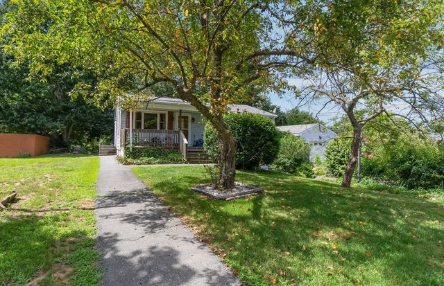 127 Kenmar Dr, Somerset, MA 02726