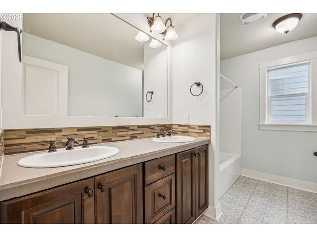 7752 Sw CHARLES Ter, Beaverton, OR 97007