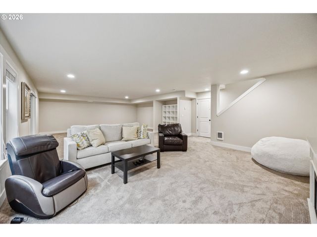 7752 Sw CHARLES Ter, Beaverton, OR 97007