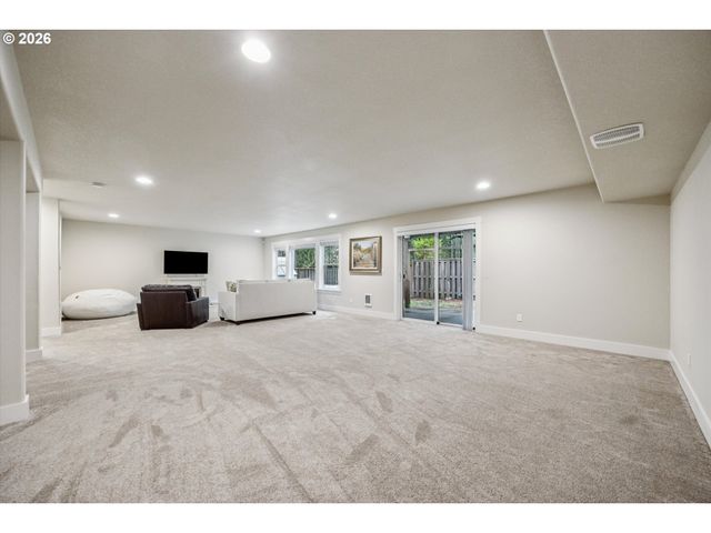 7752 Sw CHARLES Ter, Beaverton, OR 97007