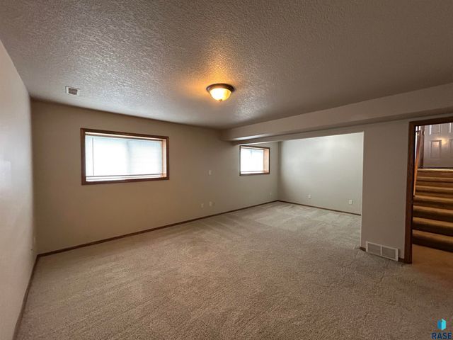 507 Almond Ave Avenue, Harrisburg, SD 57032