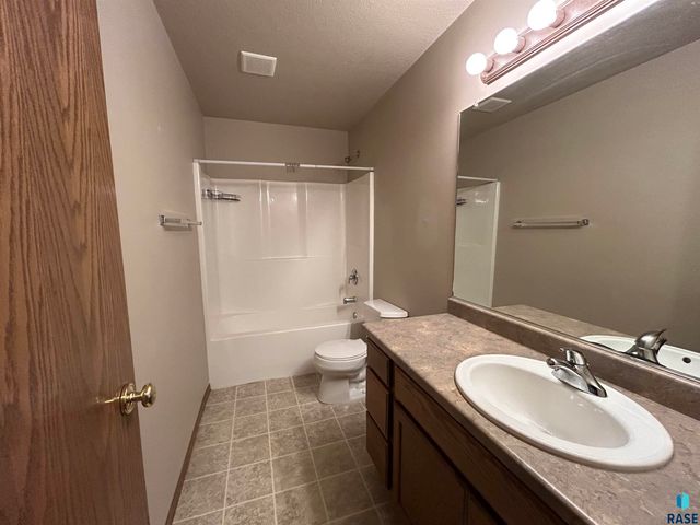 507 Almond Ave Avenue, Harrisburg, SD 57032