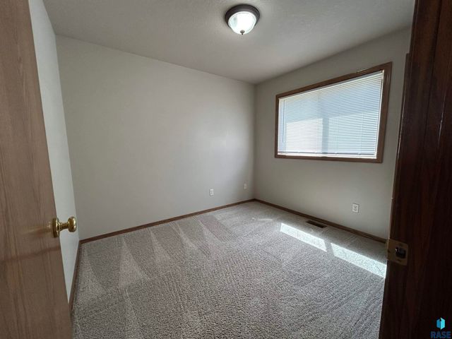 507 Almond Ave Avenue, Harrisburg, SD 57032