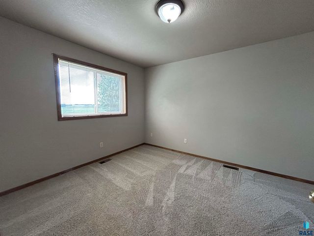 507 Almond Ave Avenue, Harrisburg, SD 57032