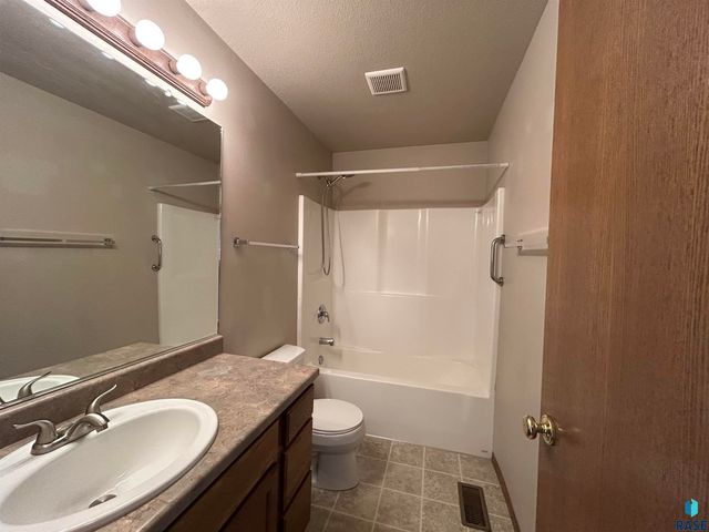 507 Almond Ave Avenue, Harrisburg, SD 57032