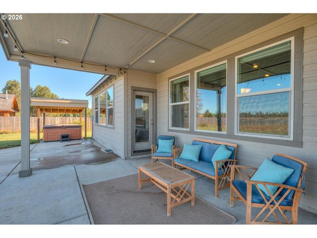 53475 BRIDGE Dr, La Pine, OR 97739