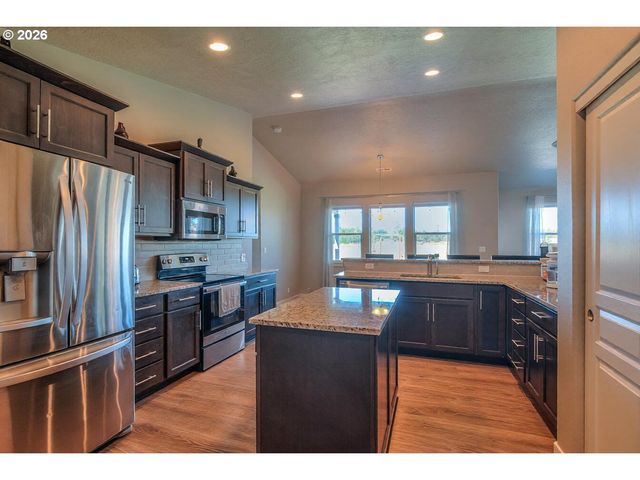 53475 BRIDGE Dr, La Pine, OR 97739