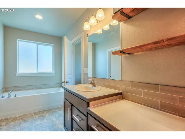 53475 BRIDGE Dr, La Pine, OR 97739