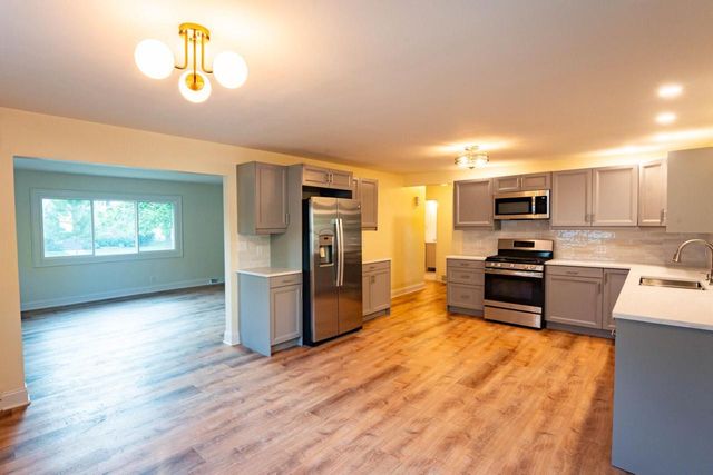 1153 N 11th AVENUE, West Bend, WI 53090